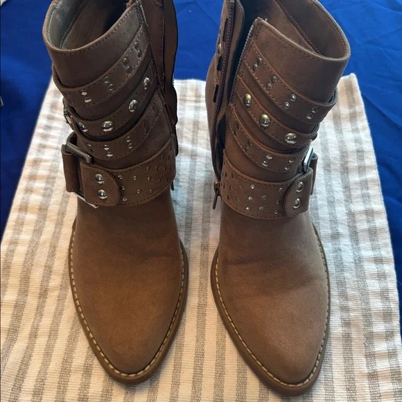 Madden Studded Buckle Suede Ankle Boots - Taupe size 7 - Picture 3 of 6